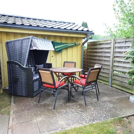 In Mit Terrasse, Grill Und Garten